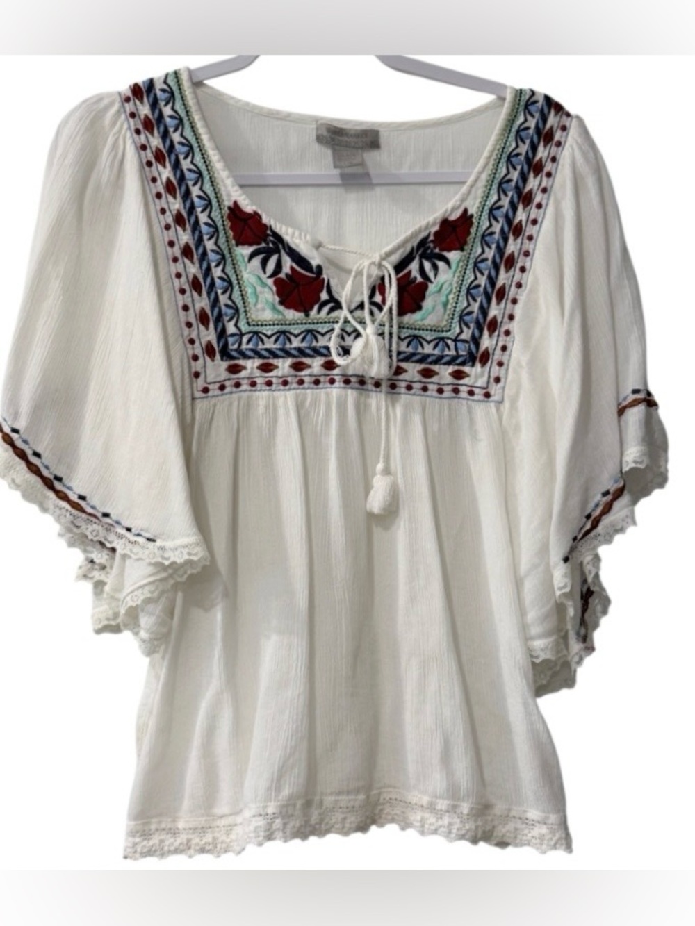 Vintage style World Market women’s L/XL 1/2 flutter sleeve embroidered white top